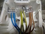 połączone przewodu elektryczne złączkami wago