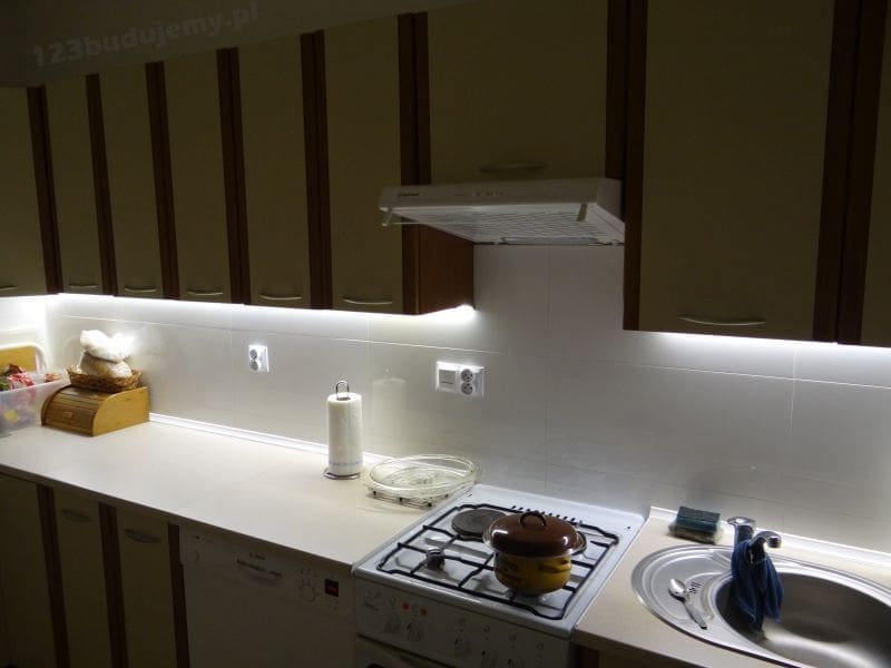Oświetlenie blatu kuchennego – taśma led w profilu aluminiowym