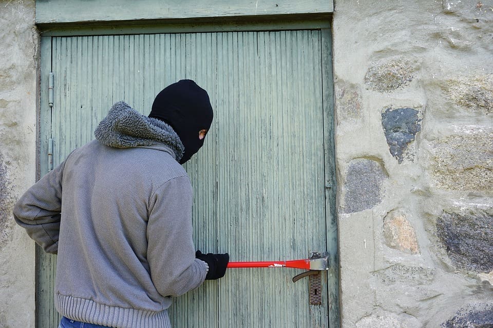 Kradzieże w mieszkaniach zdarzają się wszędzie. Jak im zapobiegać?
