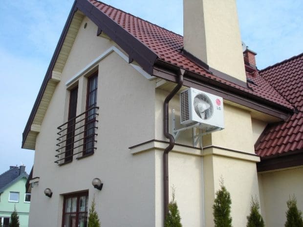 montaż klimatyzacji na elewacji 